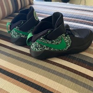 Nike Boys Team Hustle D 9 DC1994-001 Black Casual Shoes Sneakers Size 1.5